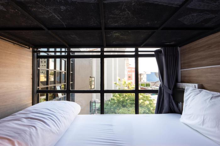 bed station hostel khaosan