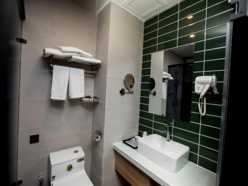 greentree inn qingdao huangdao district jinshatan road jinshatan hotel