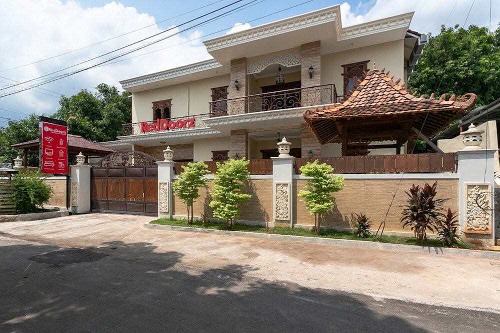 reddoorz syariah near exit toll banyumanik