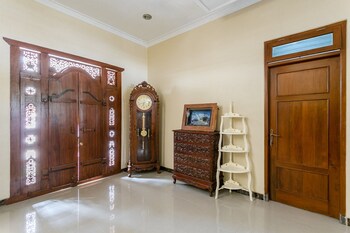 reddoorz syariah near exit toll banyumanik