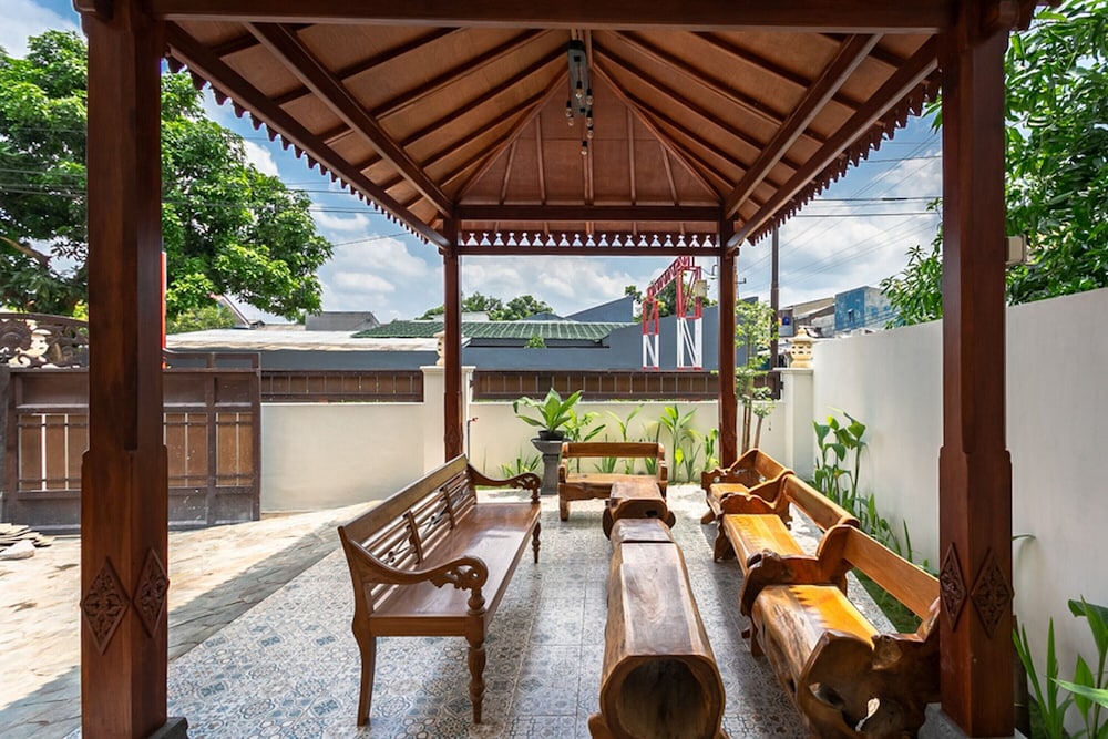 reddoorz syariah near exit toll banyumanik