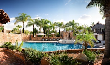 hotel surya pantai losari