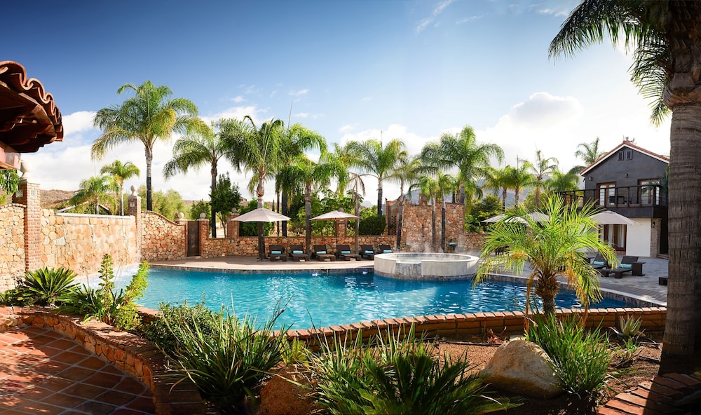 hotel surya pantai losari