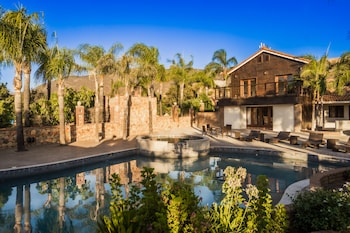 hotel surya pantai losari