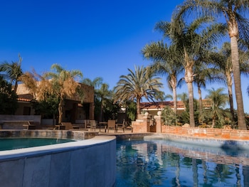 hotel surya pantai losari