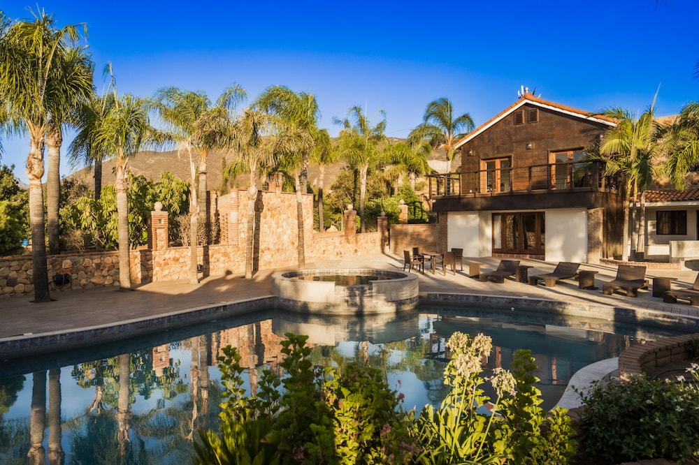 hotel surya pantai losari