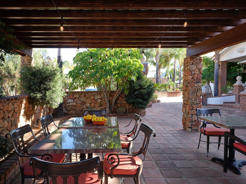 hotel surya pantai losari