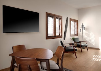 hotel surya pantai losari