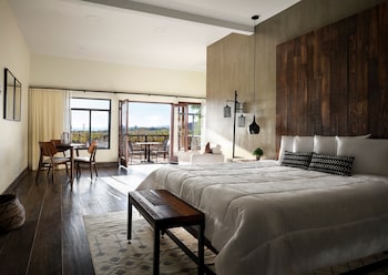 hotel surya pantai losari