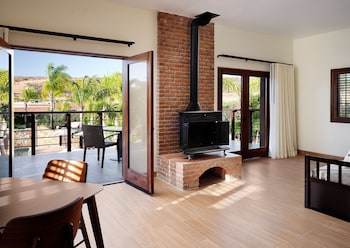 hotel surya pantai losari