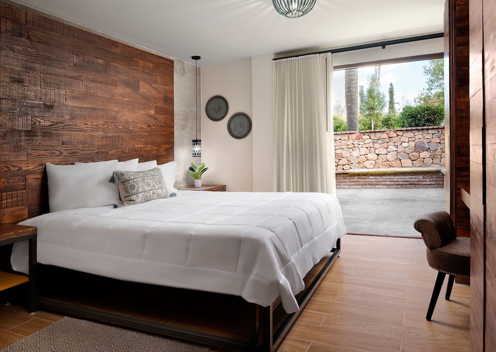 hotel surya pantai losari