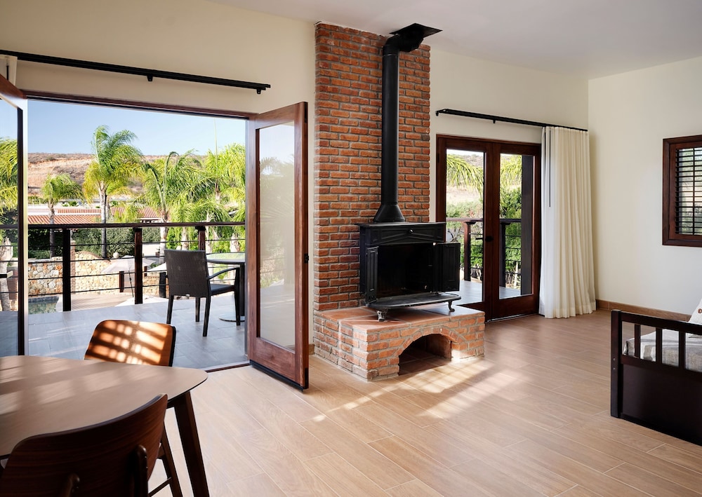 hotel surya pantai losari