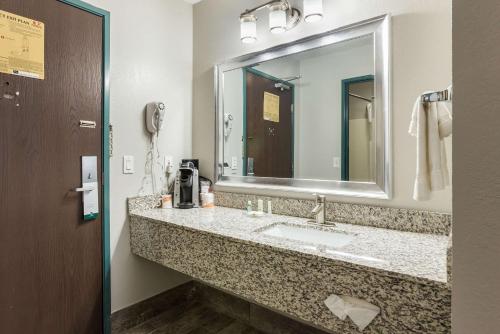 Quality Inn,Mount Pleasant>>Clare,3 star