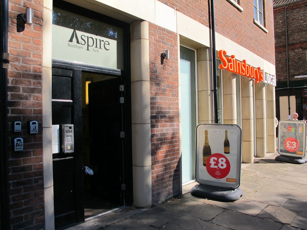 churchill apartments