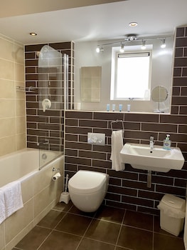 churchill apartments