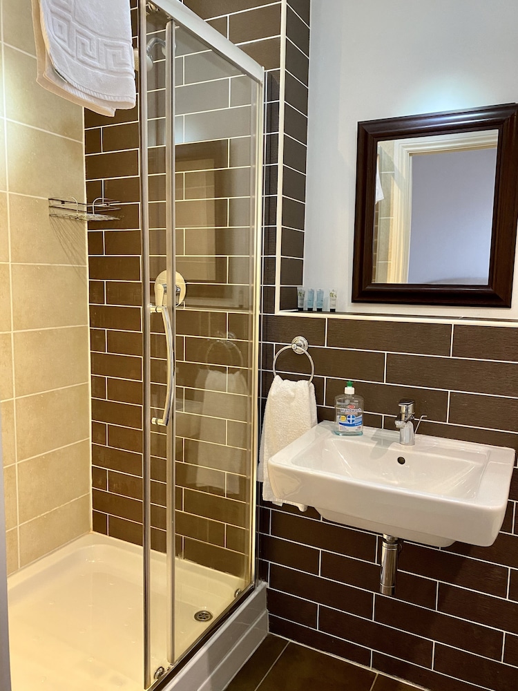 churchill apartments