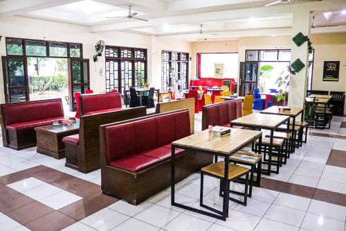 hotel pesona merak