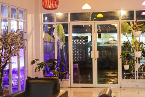 hotel pesona merak
