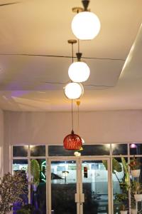 hotel pesona merak
