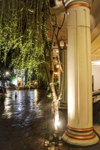 hotel pesona merak