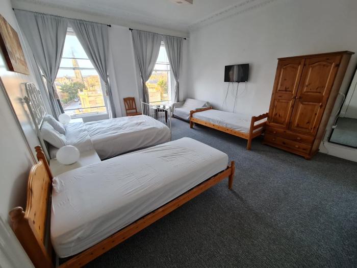 edinburgh travel house
