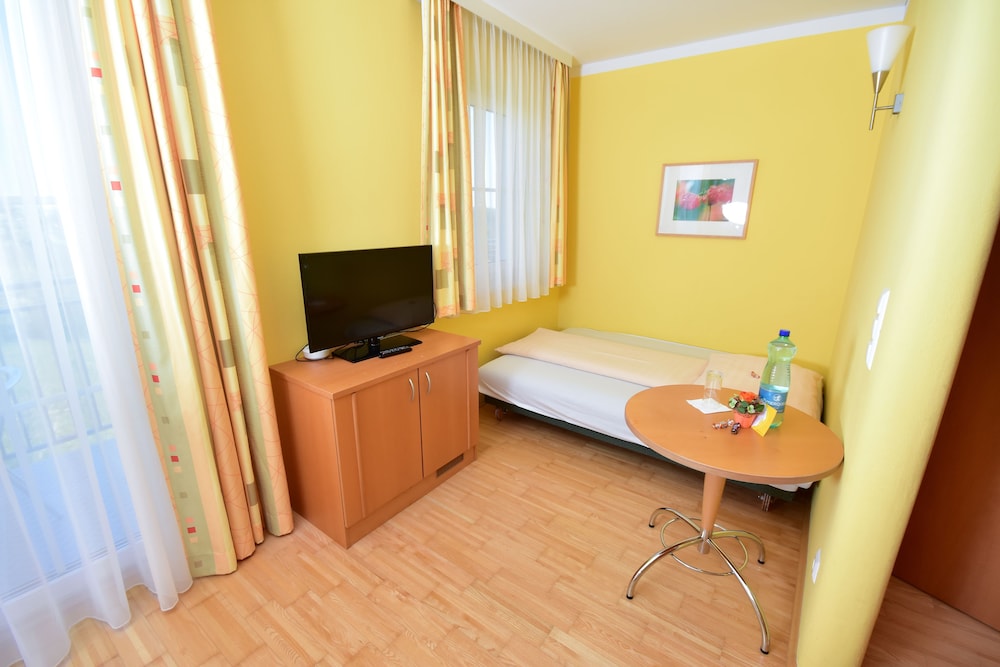 golf and therme sonnenpension hotel garni