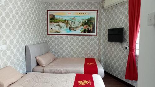 Gold City Hotel,,2 star