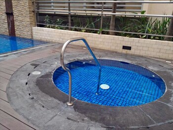 favila condotel units 150 newport blvrd