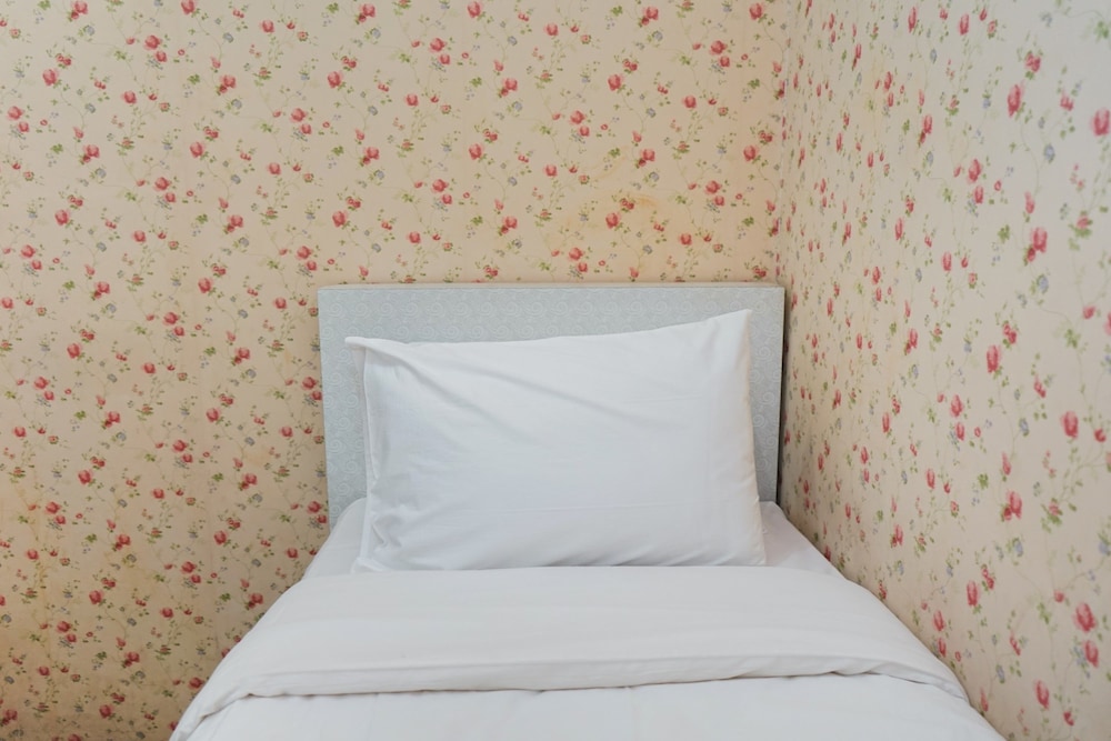 comfy and clean 2br green pramuka apartment