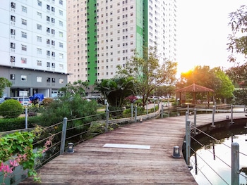 comfy and clean 2br green pramuka apartment