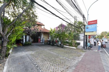 Reddoorz Near Tanjung Benoa Beach,,3 star