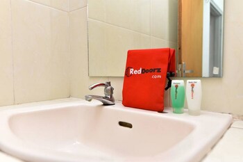 Reddoorz Near Tanjung Benoa Beach,,3 star