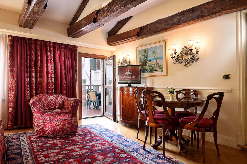 torre dellorologio suites