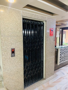 Hotel Churu Palace,Jhalana Doongri>>Jaipur,2 star