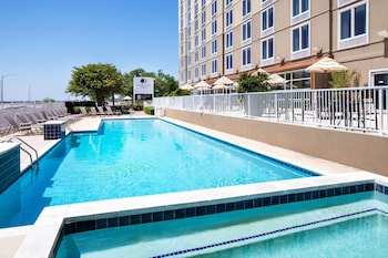 doubletree by hilton hotel biloxi