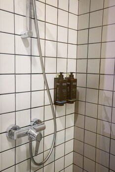 sazano wine cellar and hotel