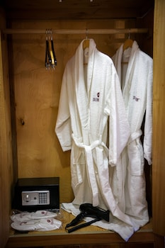 sazano wine cellar and hotel