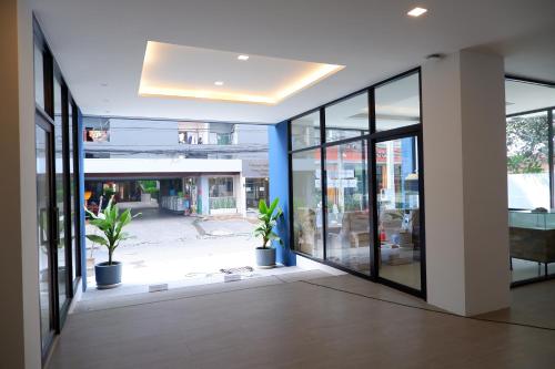 j and l residence and spa