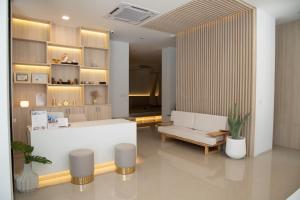 j and l residence and spa