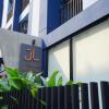 j and l residence and spa