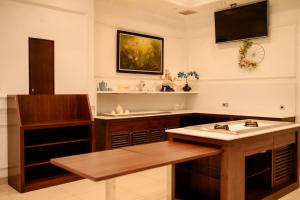 beth kasegaran theresia