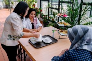 beth kasegaran theresia