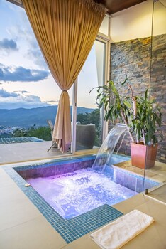 sunset palm lodge
