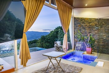 sunset palm lodge