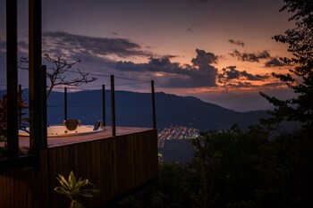 sunset palm lodge