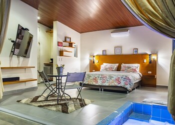 sunset palm lodge