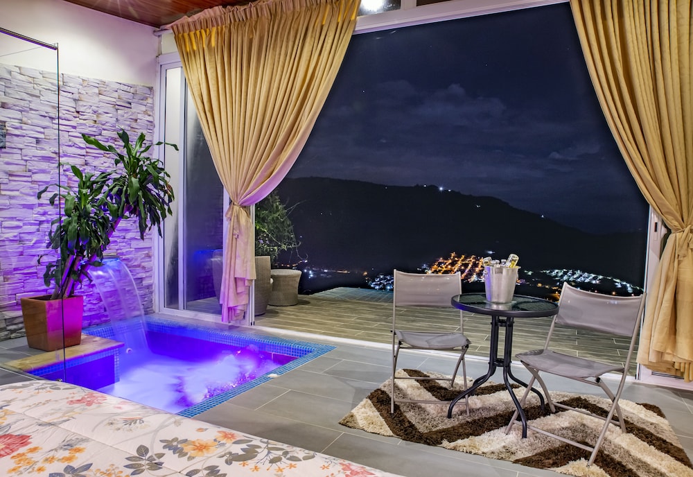 sunset palm lodge