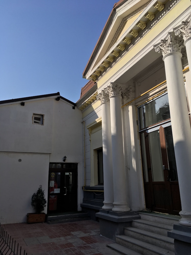 piata uniri cozy inn