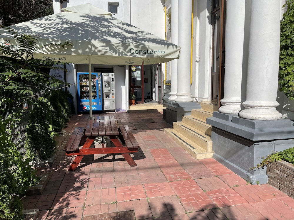 piata uniri cozy inn