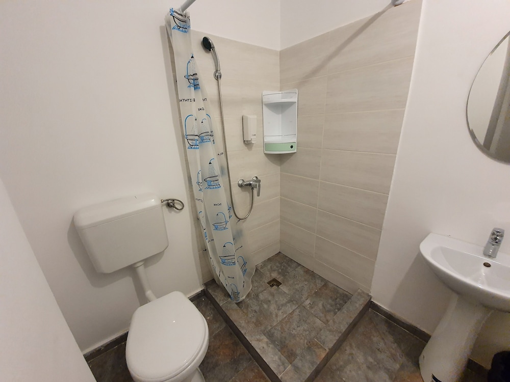 piata uniri cozy inn